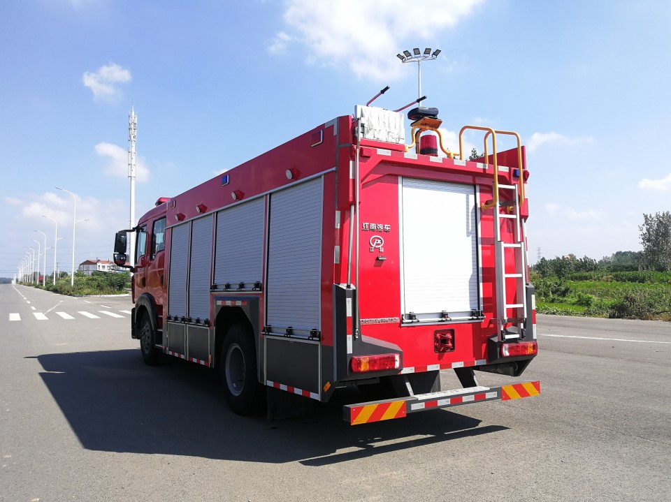 豪沃小T5G泡沫消防車(chē)(6.1噸)圖片